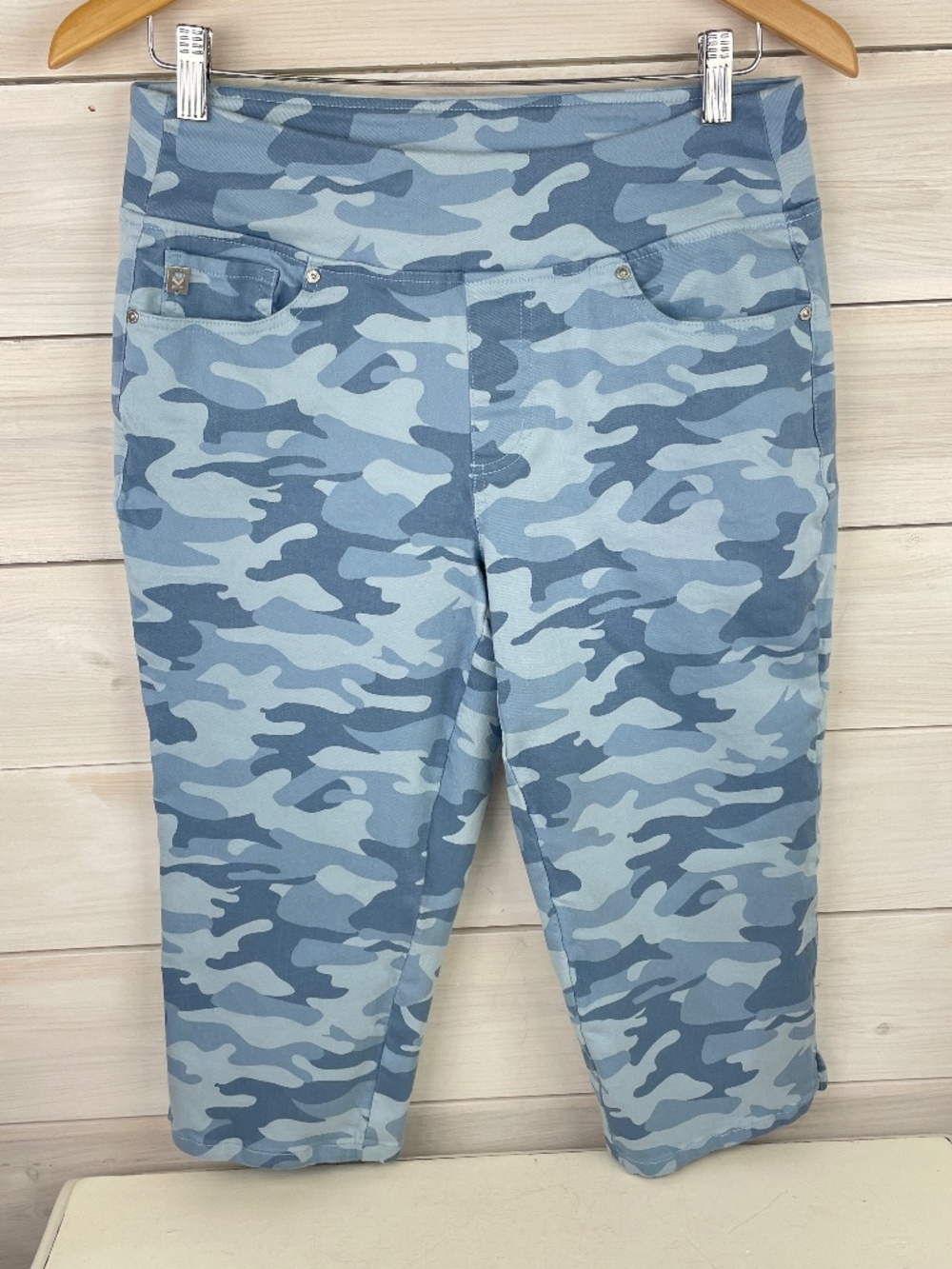 Belle by Kim Gravel Blue Camouflage Stretch Pull-on Capri Jeans Womens Size 8